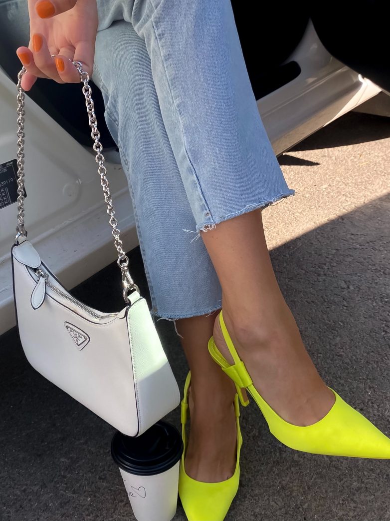 5 Tasteful Ways to Add a Pop of Color to Your Wardrobe